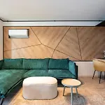 Classy Sassy - Elegant Escape In Timpuri Noi *