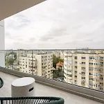 Classy Sassy - Elegant Escape In Timpuri Noi Βουκουρέστι
