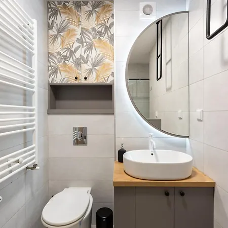 Classy Sassy - Elegant Escape In Timpuri Noi *