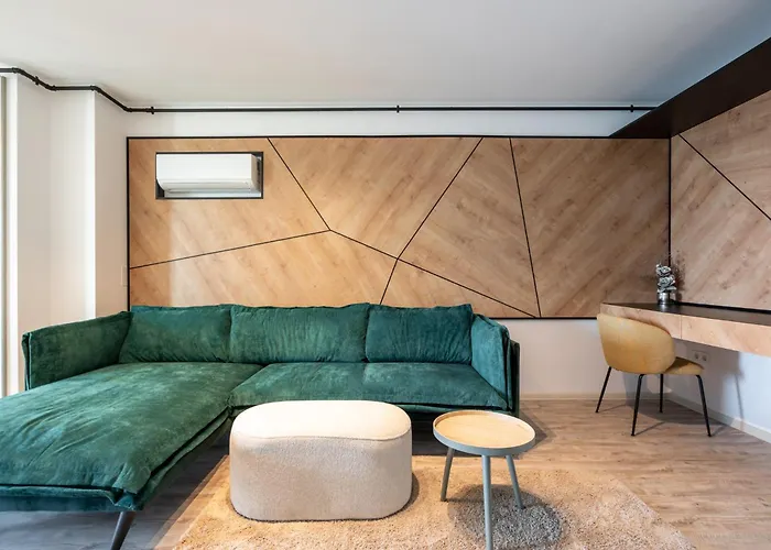 Classy Sassy - Elegant Escape In Timpuri Noi *