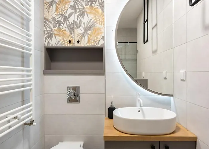 Classy Sassy - Elegant Escape In Timpuri Noi *