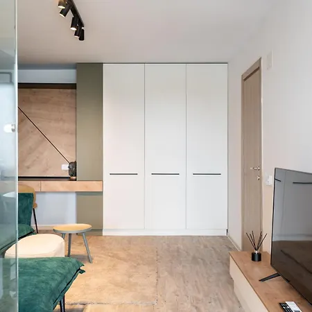 Classy Sassy - Elegant Escape In Timpuri Noi Bucharest