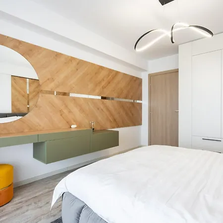 Classy Sassy - Elegant Escape In Timpuri Noi Apartment