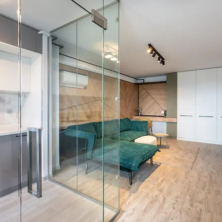 Classy Sassy - Elegant Escape In Timpuri Noi *