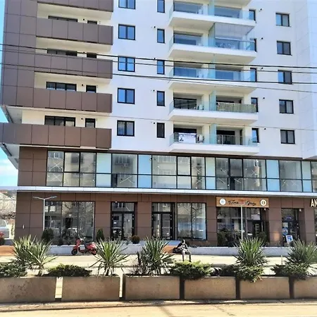 Classy Sassy - Elegant Escape In Timpuri Noi *