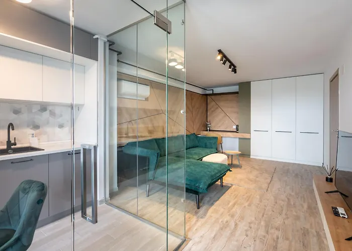 Classy Sassy - Elegant Escape In Timpuri Noi *