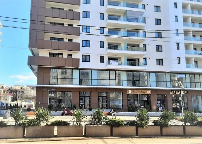 Classy Sassy - Elegant Escape In Timpuri Noi *